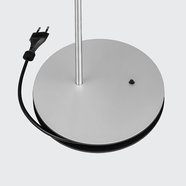 <p>Sockel mit Kabeldepot & Hauptschalter</p>